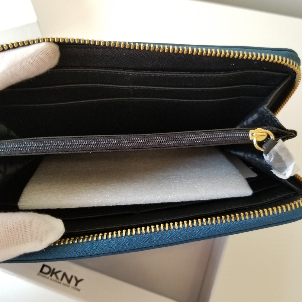 DKNY Saffiano Leather Continental Wallet New - Picture 5 of 6